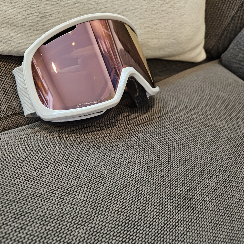 SMITH RIOT ChromaPop Goggles - White and Rose Gold